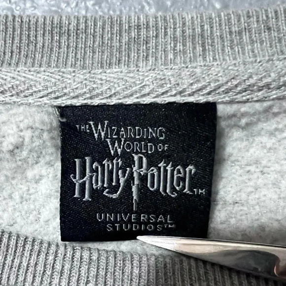 NWOT Universal Studios Harry Potter GRYFFINDOR Stitched Letter Sweatshirt Sz MED - Picture 7 of 8